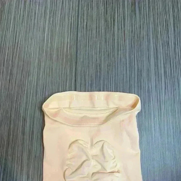 Skims Clay Soft Soothing Seamless Sculpting Mid Thigh Shorts Size S/M - Picture 5 of 5